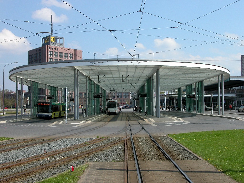 Braunschweig_Brunswick_Busbahnhof_1_(2006).jpg